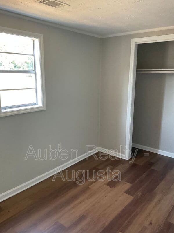 Augusta House: 1928 Kratha Drive