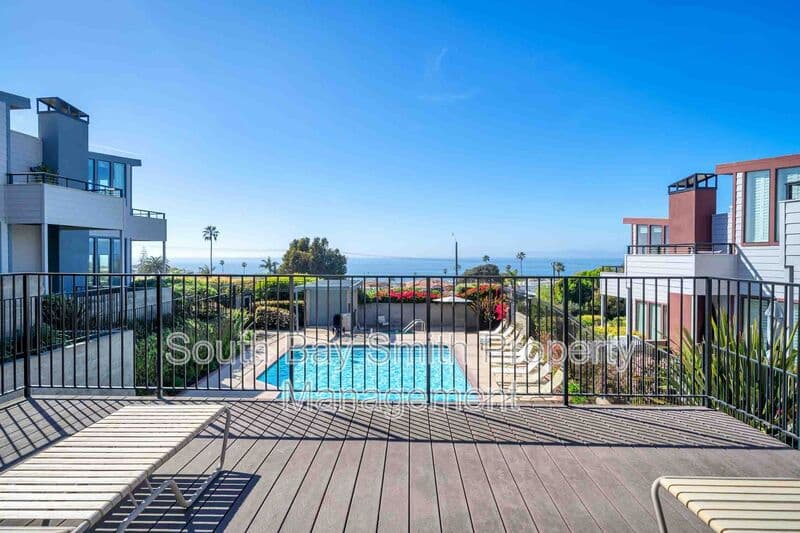 Redondo Beach Condo: 420 Palos Verdes Blvd