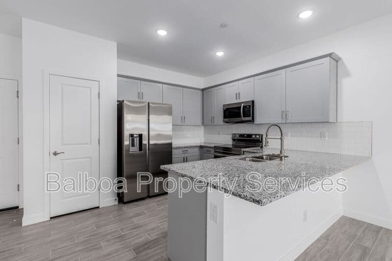 Mesa Townhome: 1318 S 105th Pl