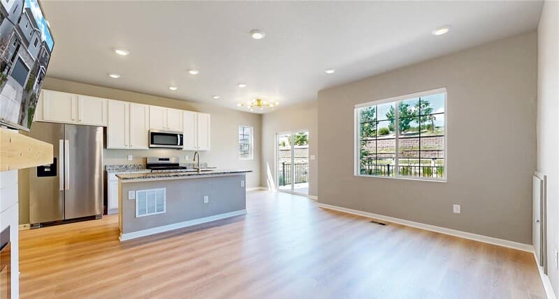 Castle Rock House: 1933 Villageview Ln