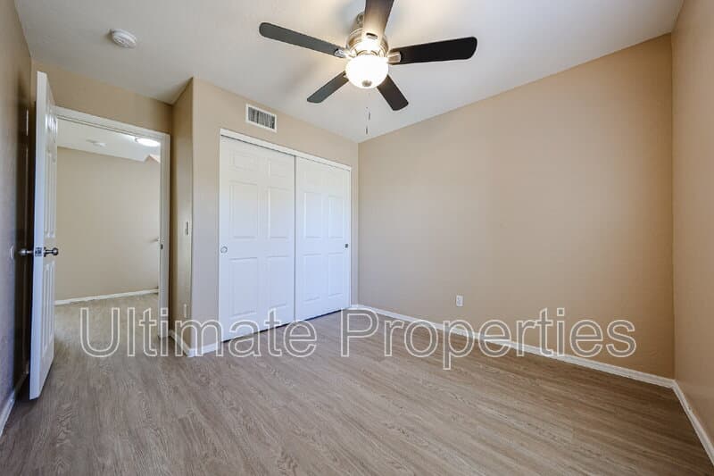 Surprise House: 11911 N 148th Ave