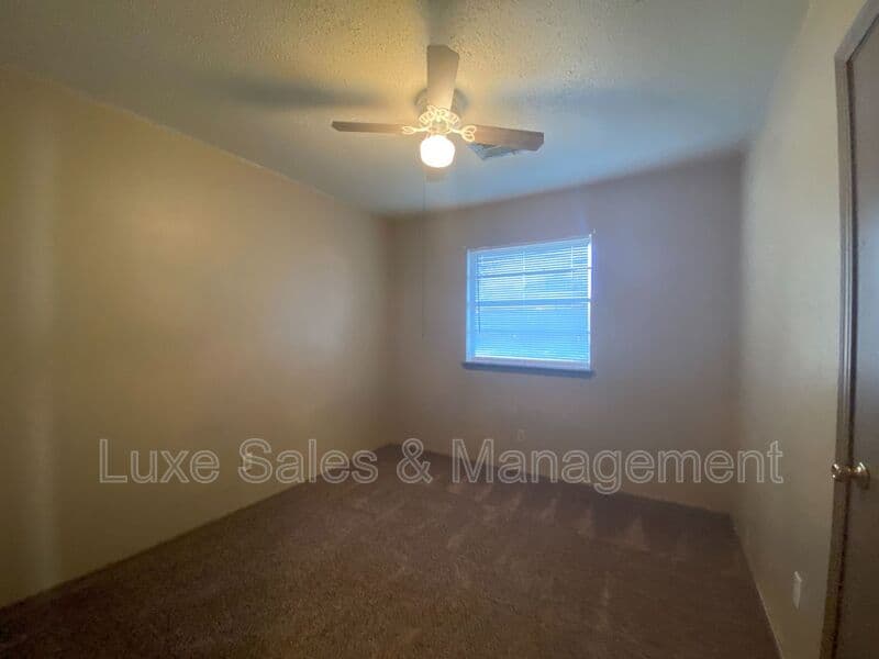 Midwest City House: 602 Royal Ave