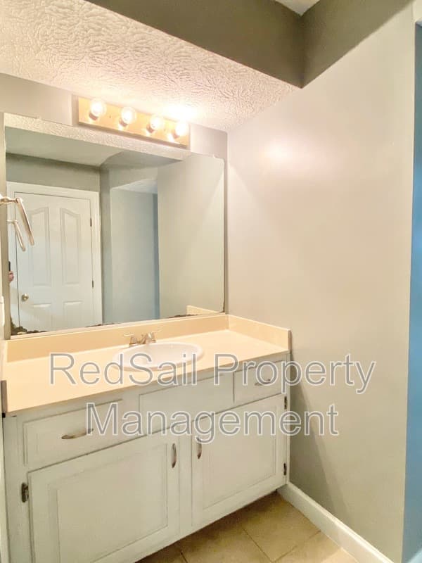 Newport News House: 1060 Palmerton Dr