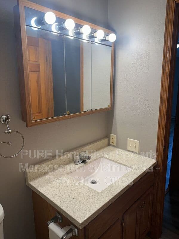 South Saint Paul Condo: 221 Grand Ave W