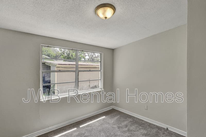 Jacksonville House: 9061 10th Ave