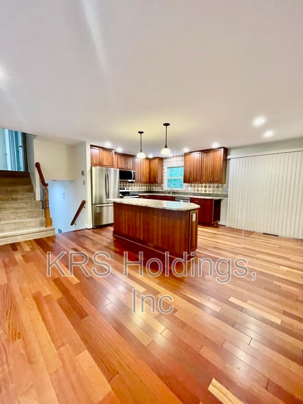 Woodbridge House: 11969 Dolly Madison Cir