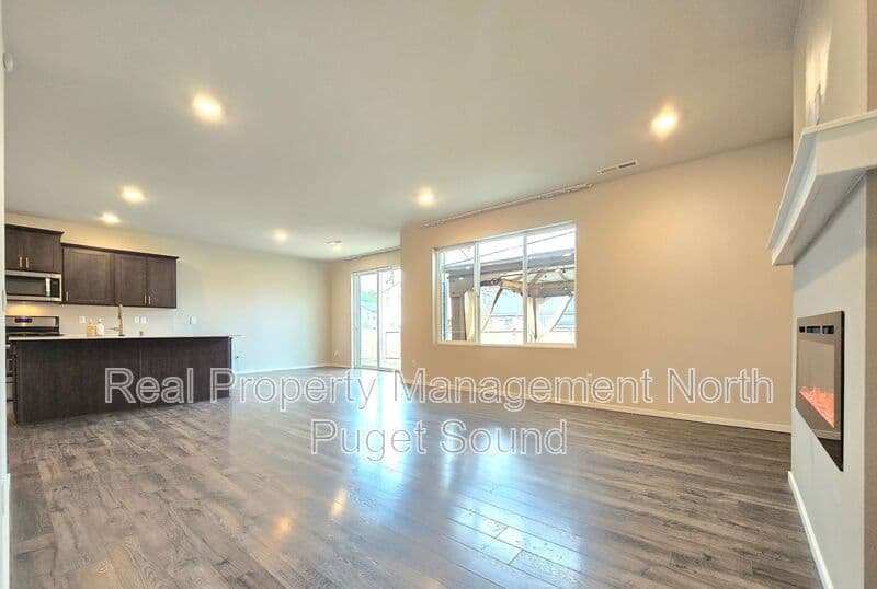 Granite Falls House: 9814 Hawkins Ave
