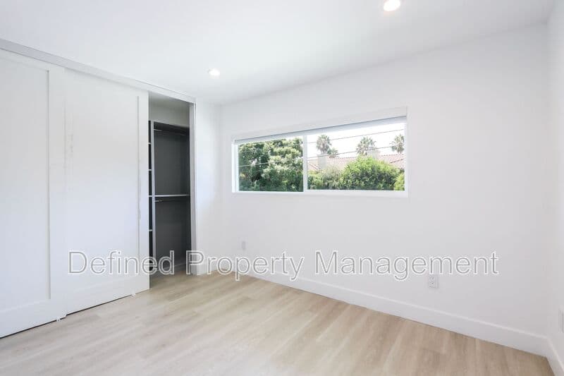 Los Angeles Condo: 1546 Bundy Drive