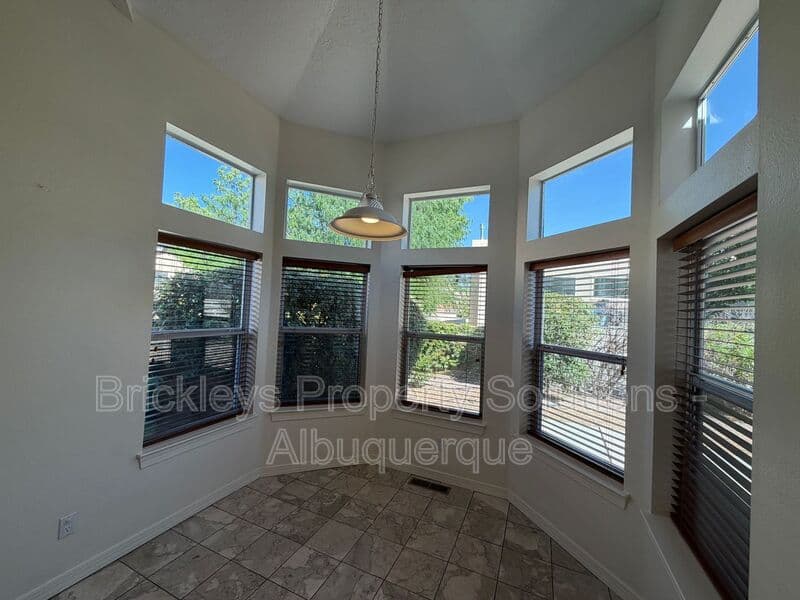 Albuquerque House: 6517 Glen Oak NE