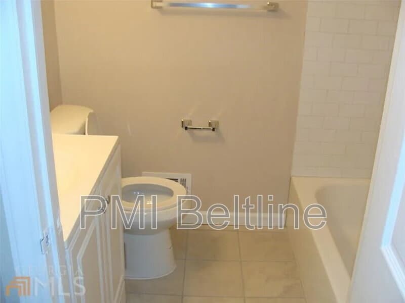 Decatur House: 2881 Monterey Drive