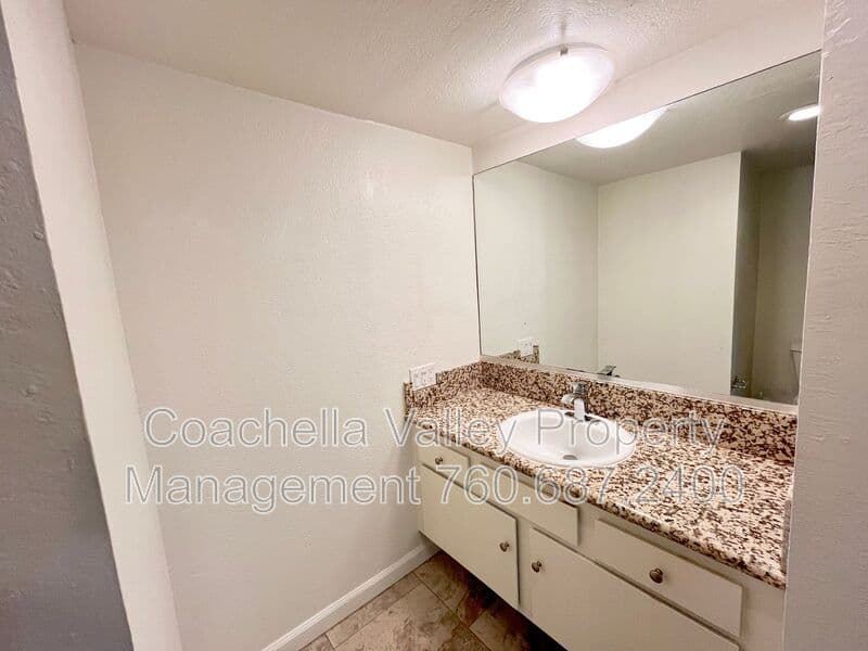 Palm Springs Condo: 400 N Sunrise Way