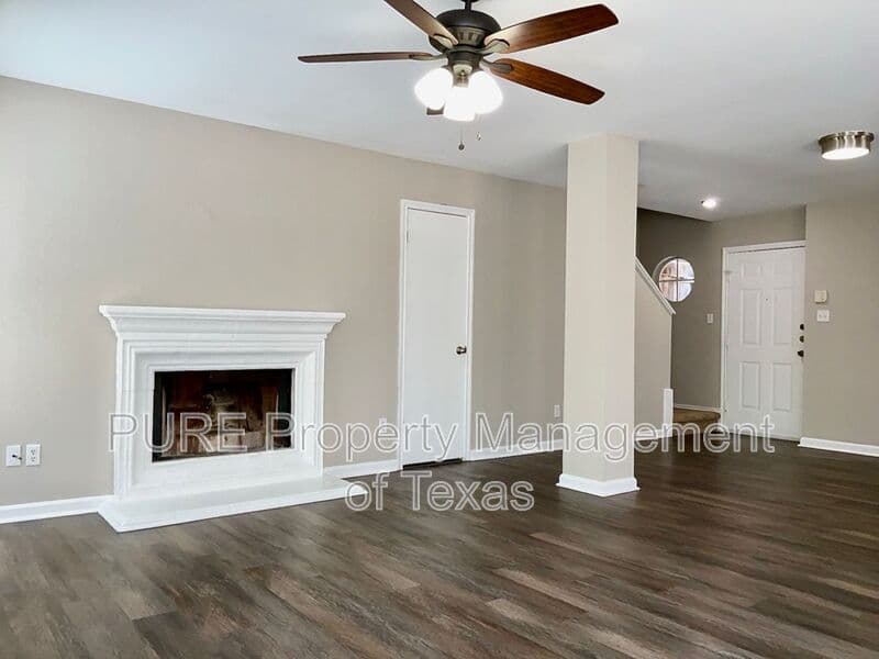 Round Rock House: 1594 Parkfield Circle