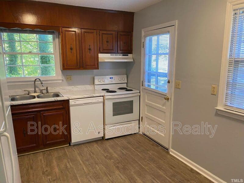 Raleigh House: 3215 Cyanne