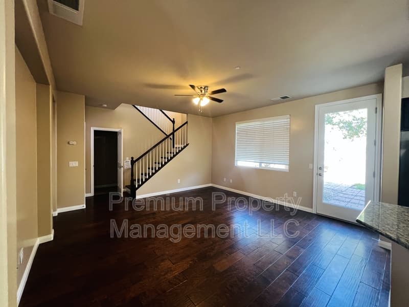 Bakersfield House: 8316 Prentice Hall Drive