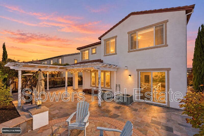 Danville House: 310 La Spezia