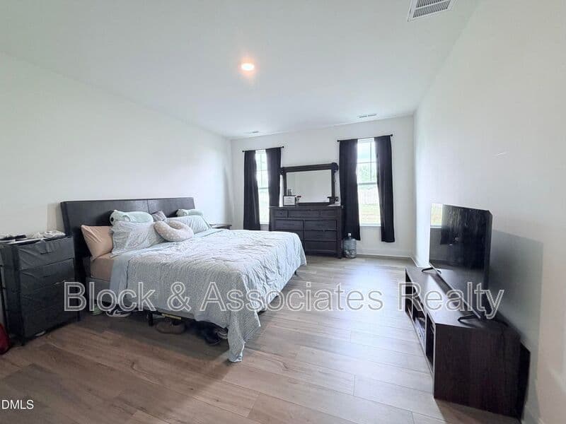 Lillington House: 468 Winding Creek Dr