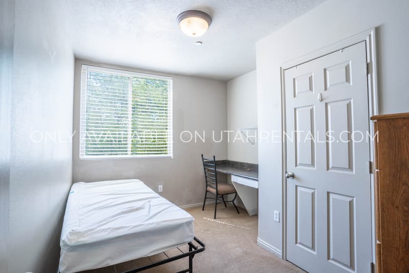 Provo House: 884 E 700 N