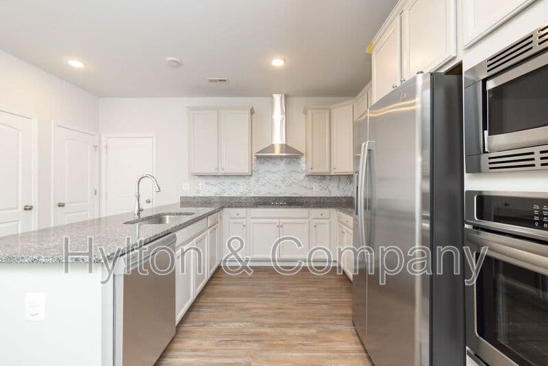 Richmond Townhome: 5920 Whitehurst Ln