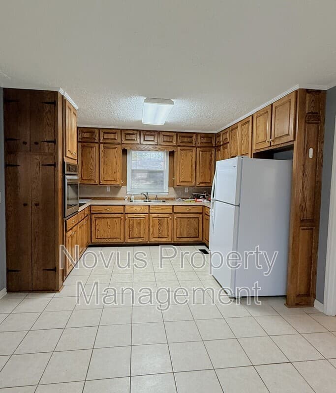 Bremen House: 608 S Pecan Street