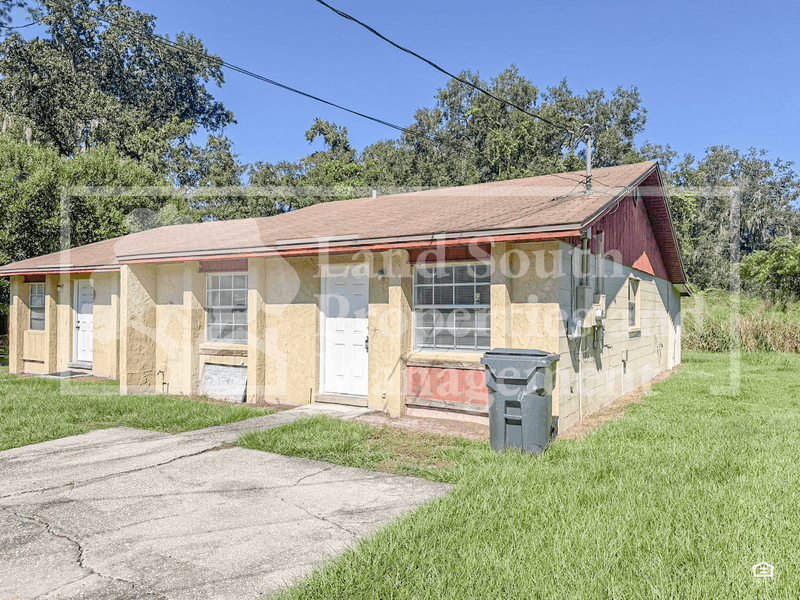Lakeland House: 4753 Dimbath Dr.