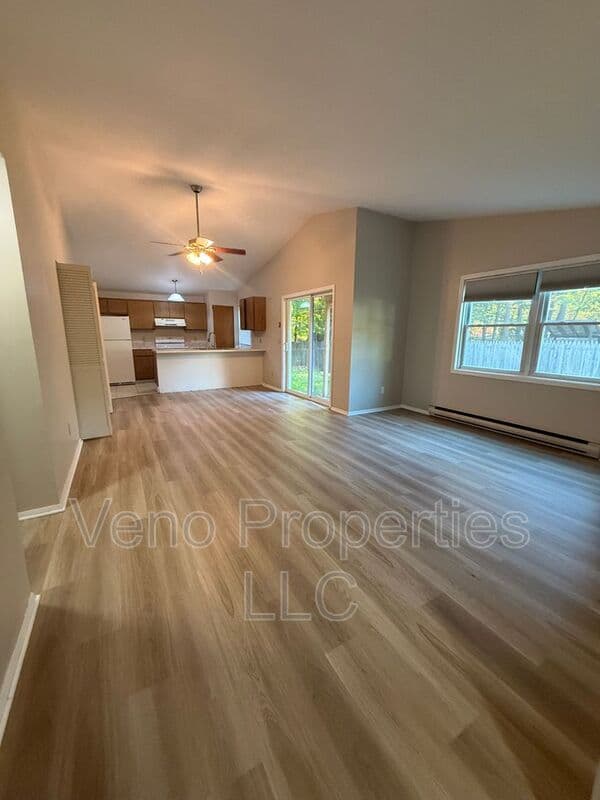 Ballston Spa House: 50 Wake Robin Road