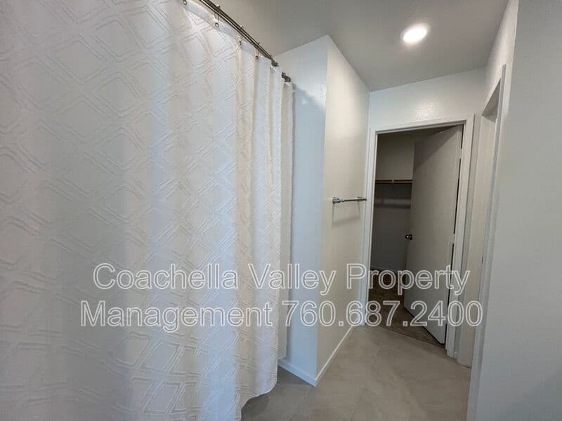 Indio House: 79225 Valor Ln