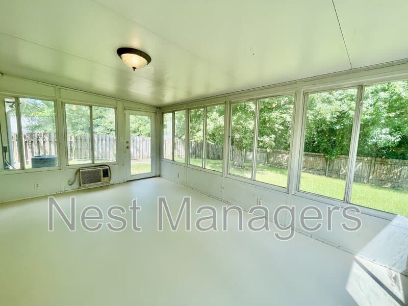 Fayetteville House: 9616 Gooden Drive