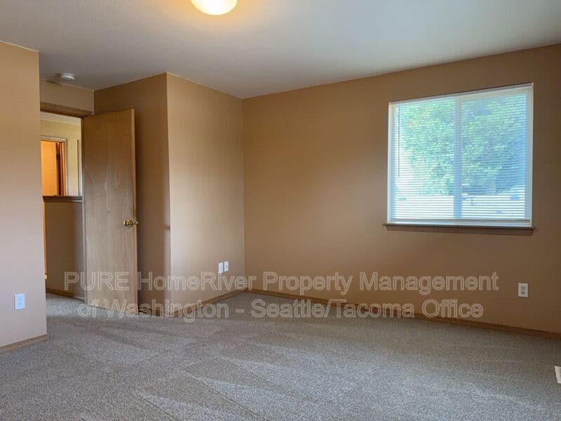 Tacoma House: 126 131st St E