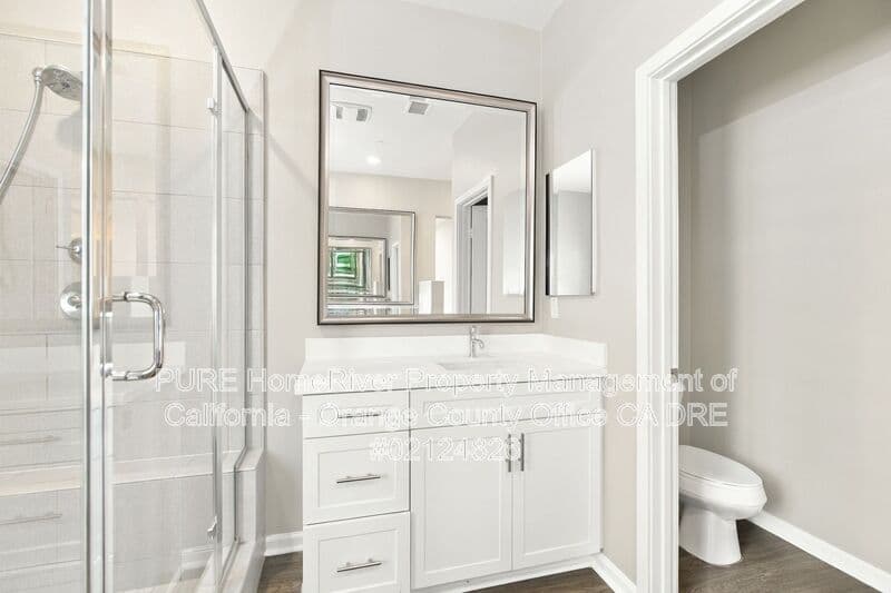 Lake Forest House: 208 El Paseo