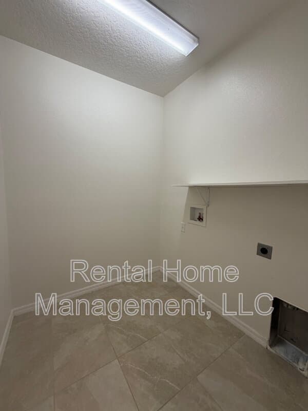 Groveland House: 645 Black Eagle Drive