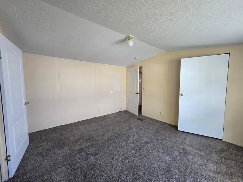 Fayetteville House: 2412 Cattail Cir