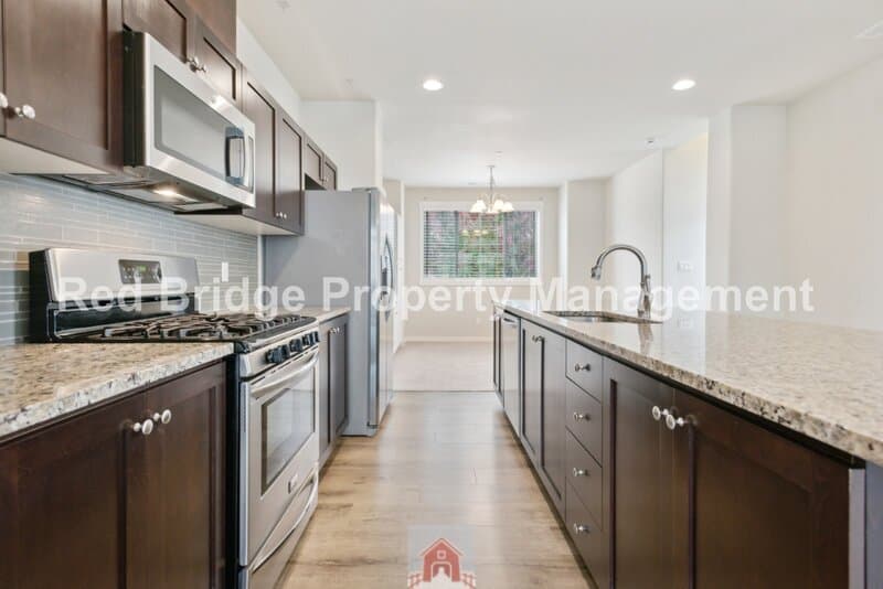 Wilsonville Townhome: 28520 SW Paris Ave