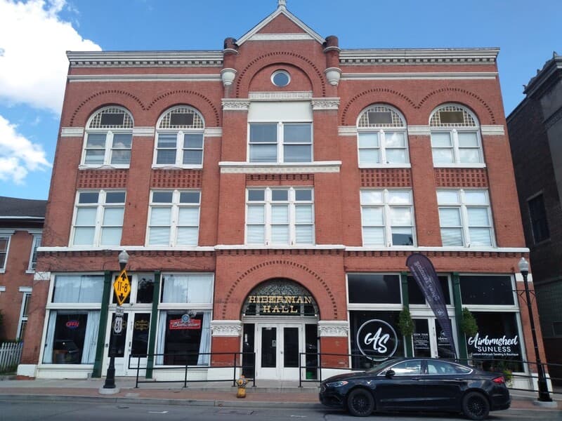 Davenport Condo: 421 Brady St. #10