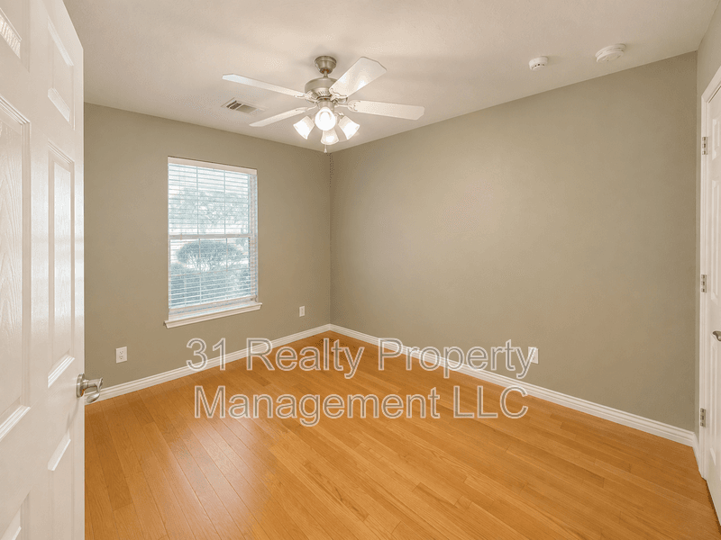 Fresno House: 2119 Hawthorne Brook
