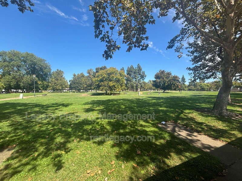 Sacramento House: 163 Fairgrounds Dr