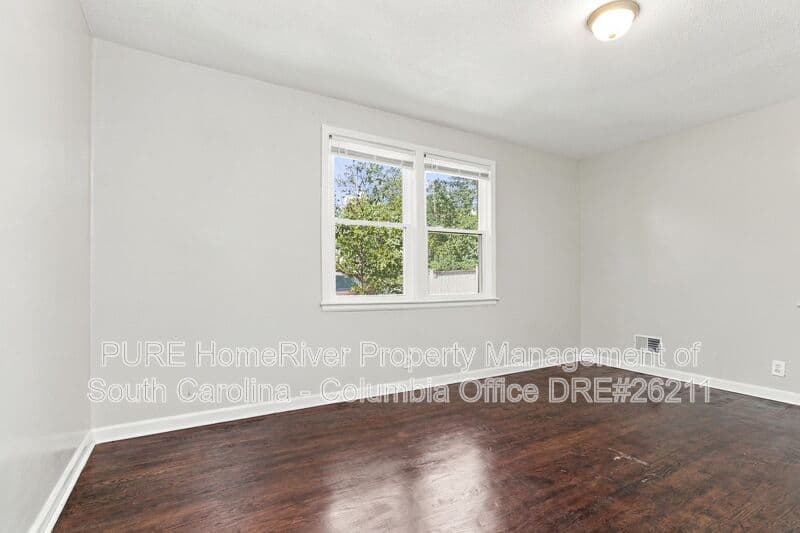 Columbia House: 3624 Live Oak St