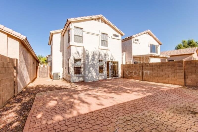 Avondale House: 1710 N 105th Dr