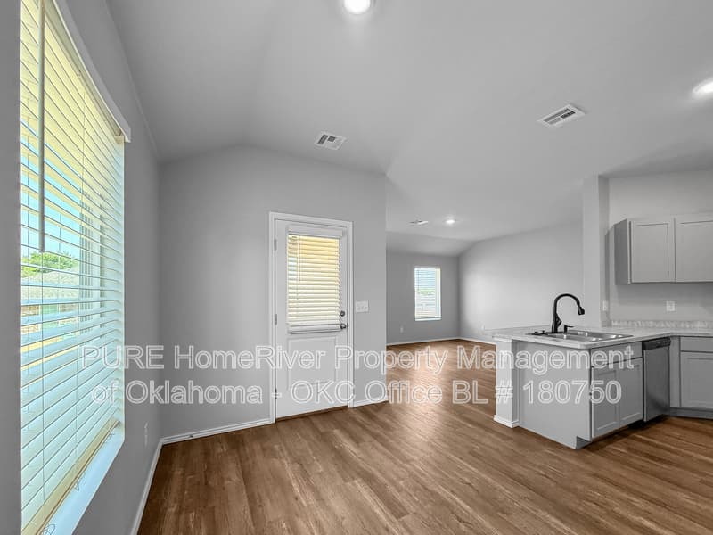 Chickasha House: 2014 Taylor St