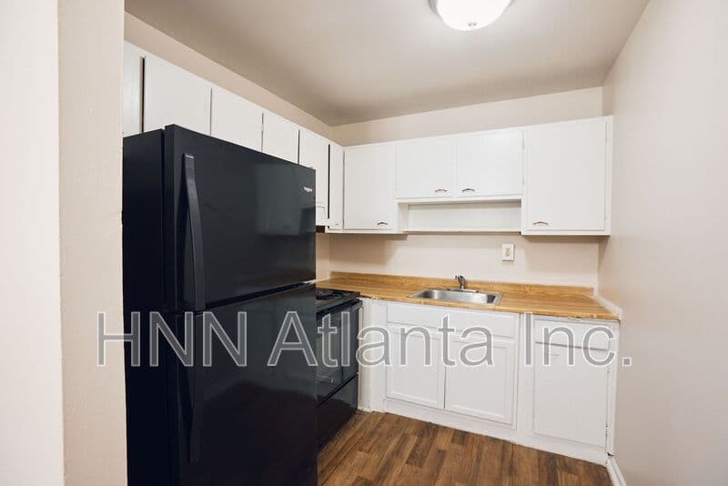 Atlanta House: 2151 Lenox Rd, NE