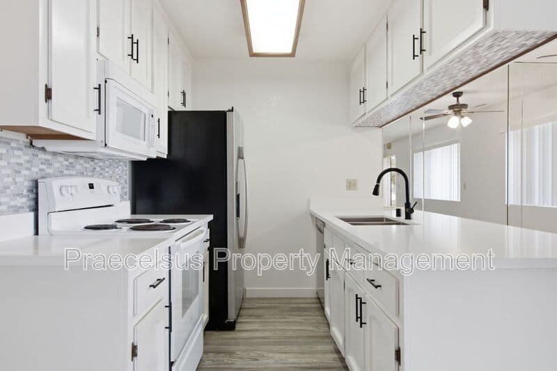 Imperial Beach House: 1292 Holly Ave