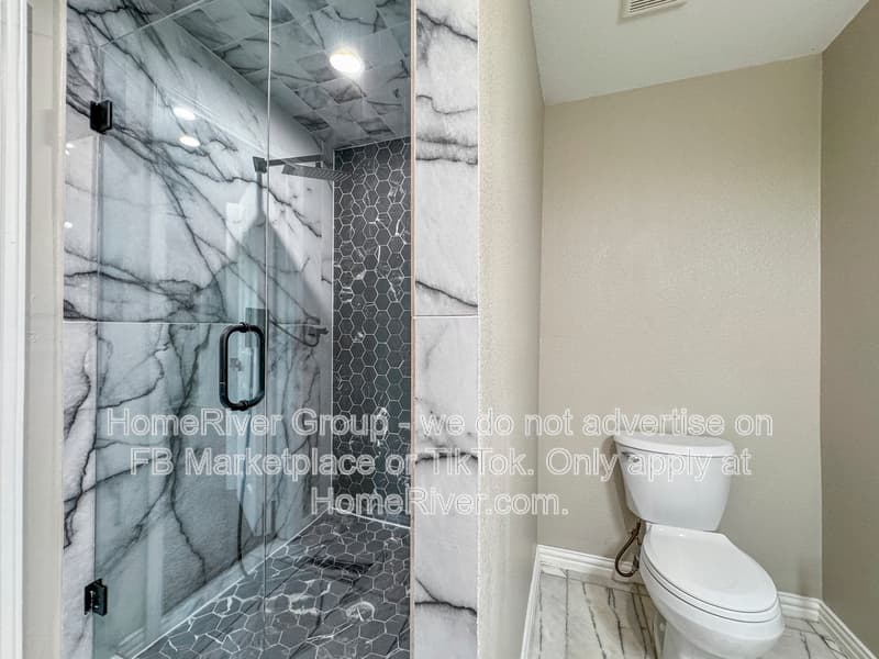 Dallas House: 1124 E 11th St