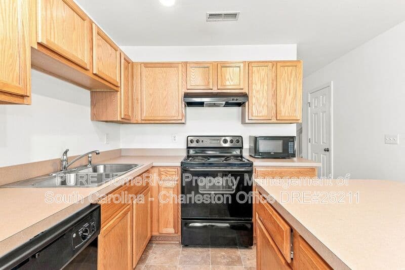 Goose Creek House: 240 Jackson St