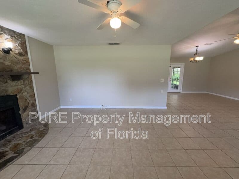 Summerfield House: 13606 SE 48th Court