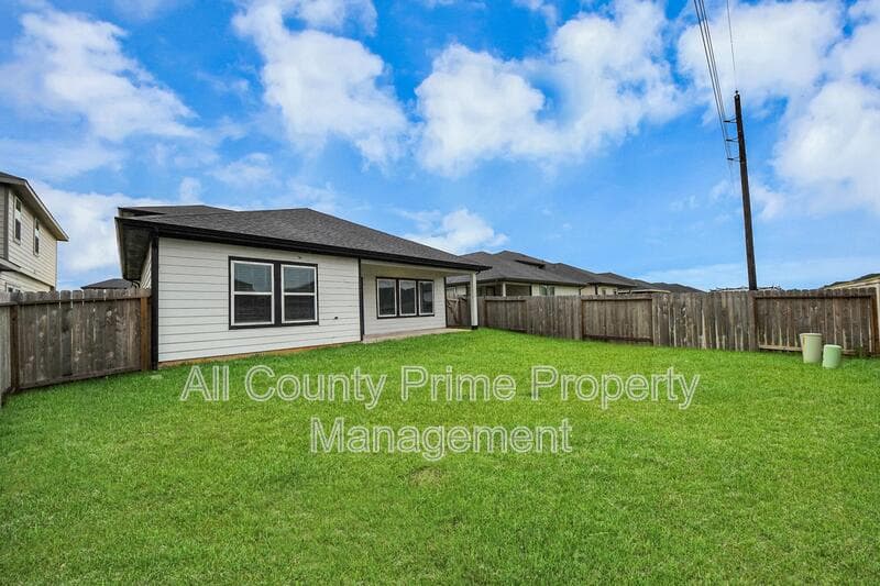 Fulshear House: 31303 Heddington Ln