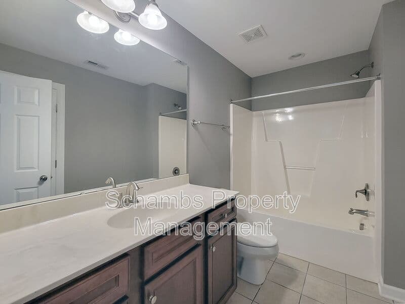 Fuquay Varina House: 414 Banagher Ln