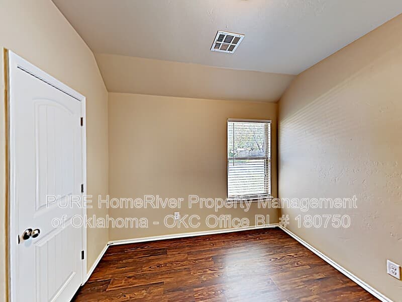 Yukon Condo: 11200 Coachmans Rd