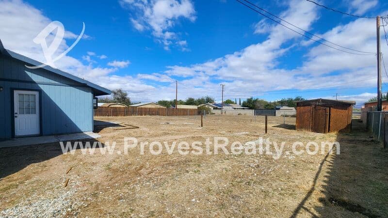 Victorville House: 13269 Llano Rd