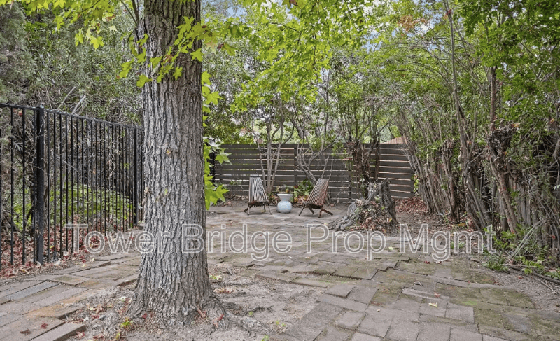 Fair Oaks House: 3937 Orangewood Dr
