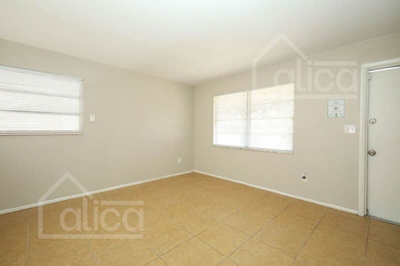 Orlando House: 1700 Ravenall Ave