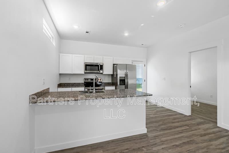 Centerton House: 881 Ventnor Avenue